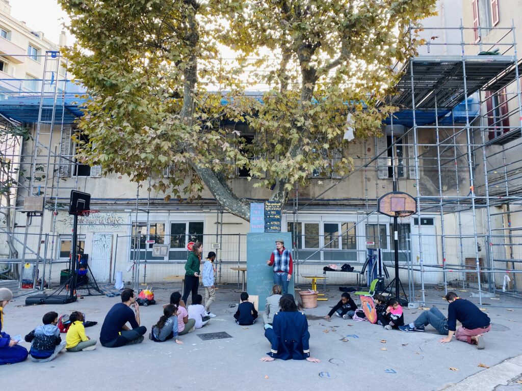 La cour de La Source pendant les travaux les activites sont maintenues